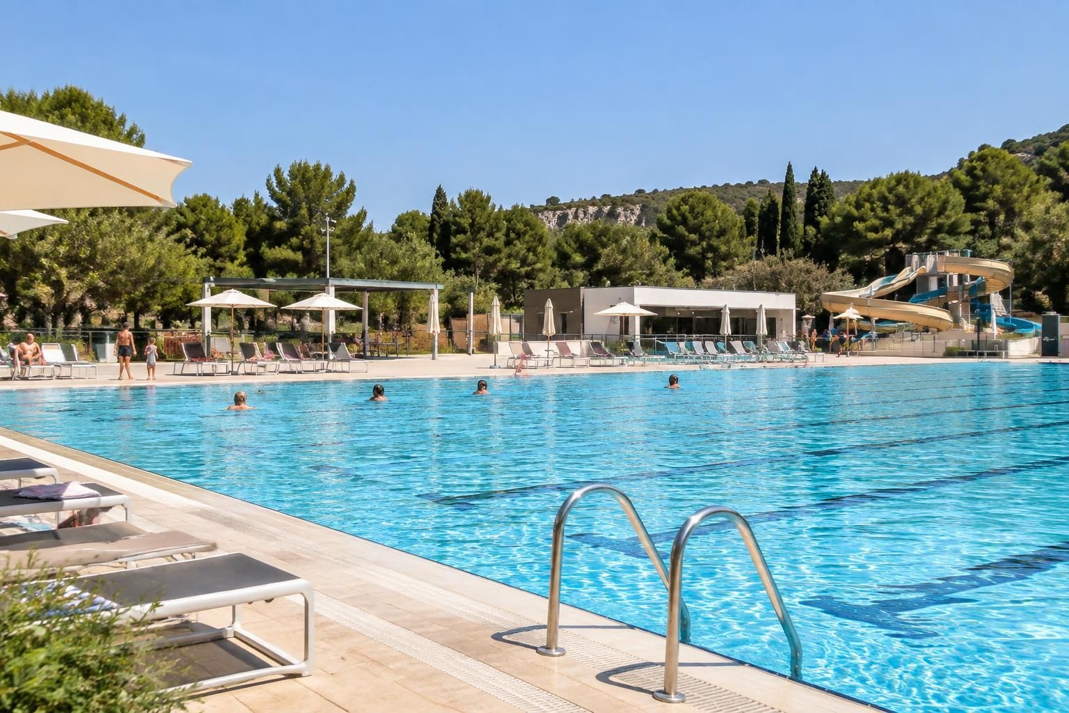 consultez les horaires, tarifs et avis de la piscine du jas de rhôdes aux pennes-mirabeau pour préparer votre prochaine baignade.